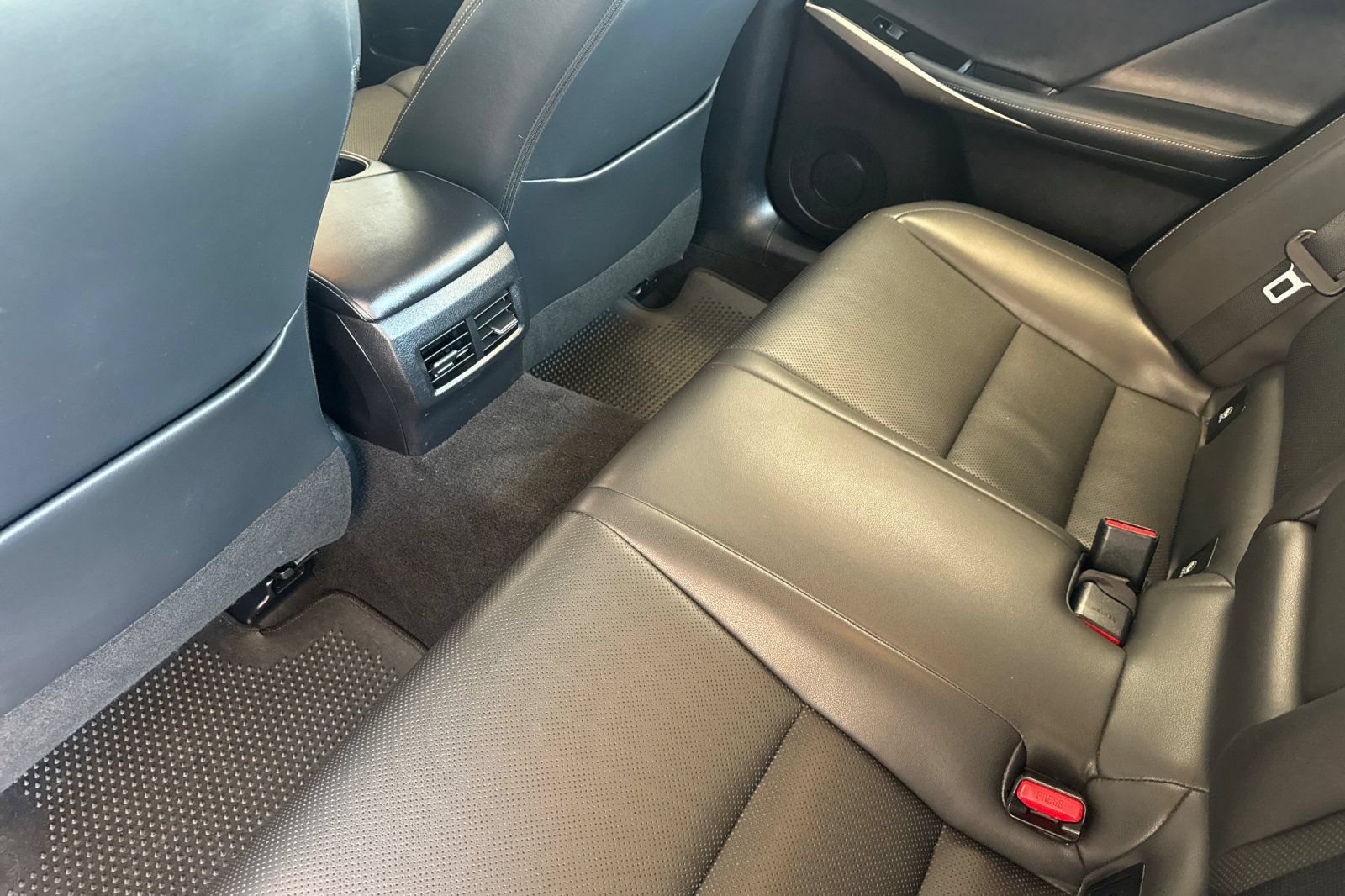 Used 2016 Lexus IS 200t RWD image 9