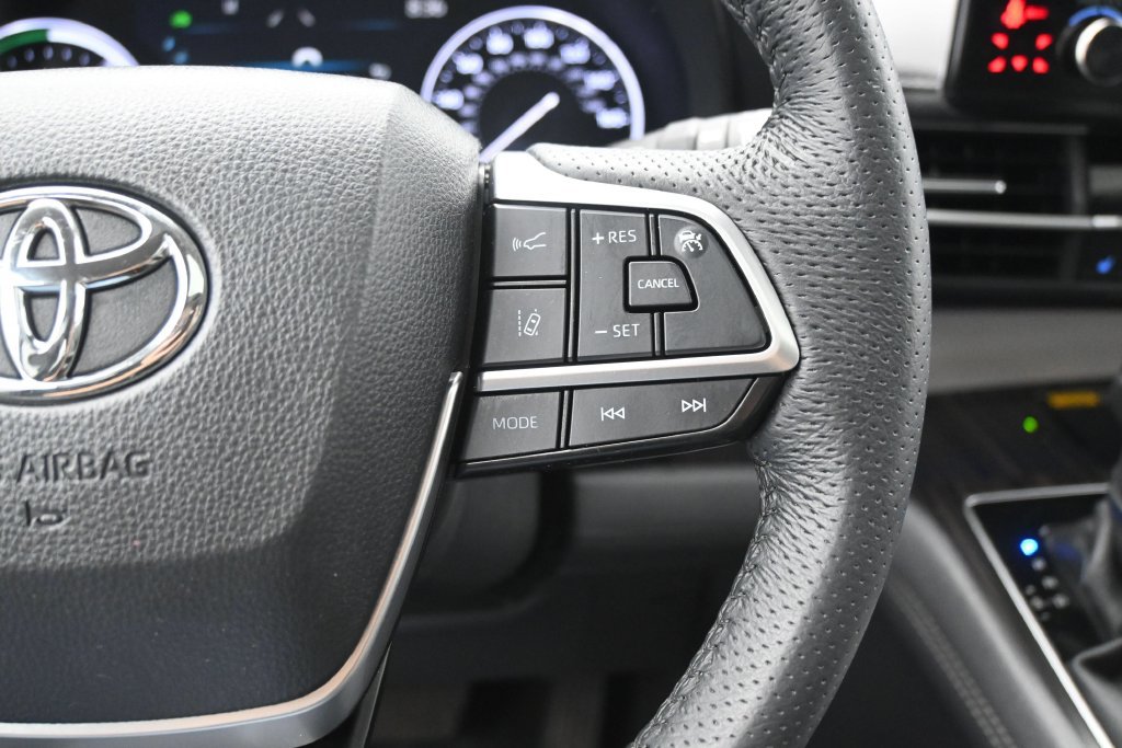 Used 2024 Toyota Sienna Limited AWD/4WD image 24