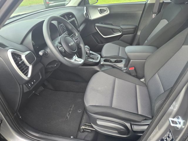 Used 2025 Kia Soul LX FWD image 6