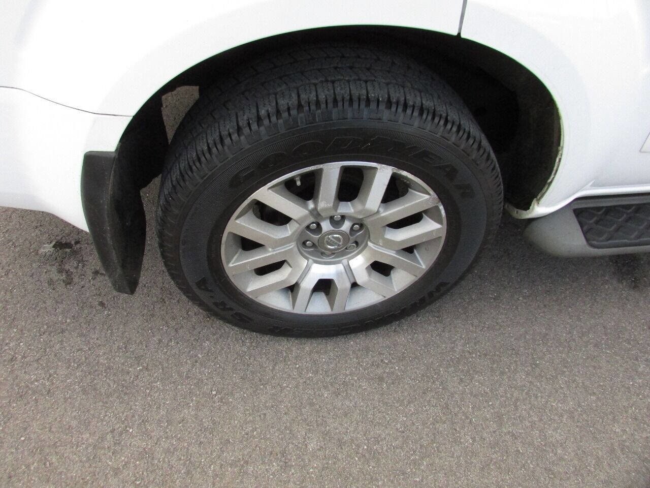 Used 2010 Nissan Pathfinder LE image 33