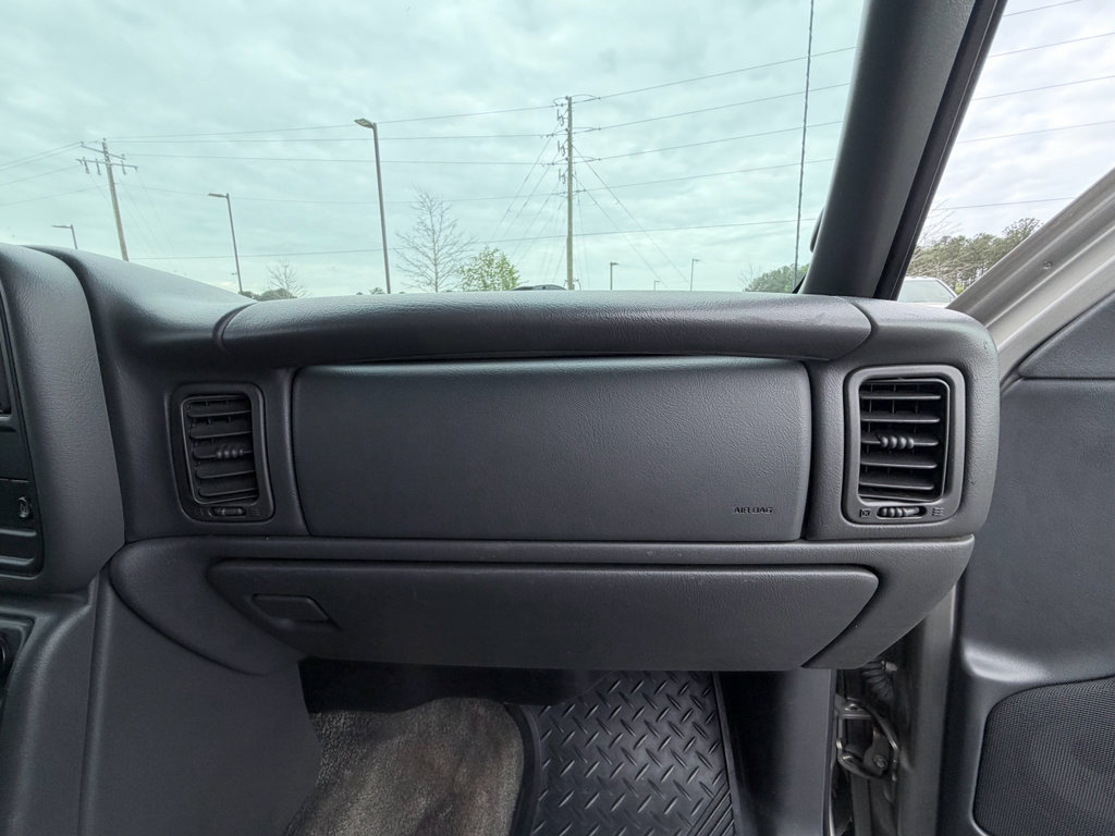 Used 2003 Chevrolet Avalanche 2WD image 16