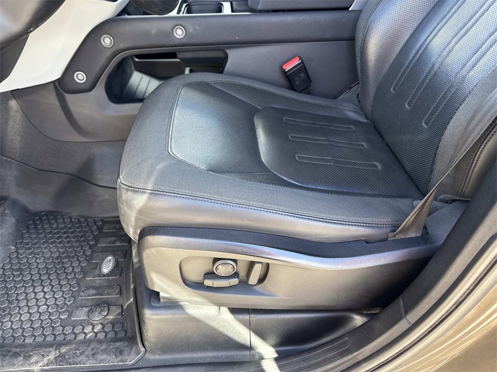 Used 2020 Land Rover Defender 110 SE image 10