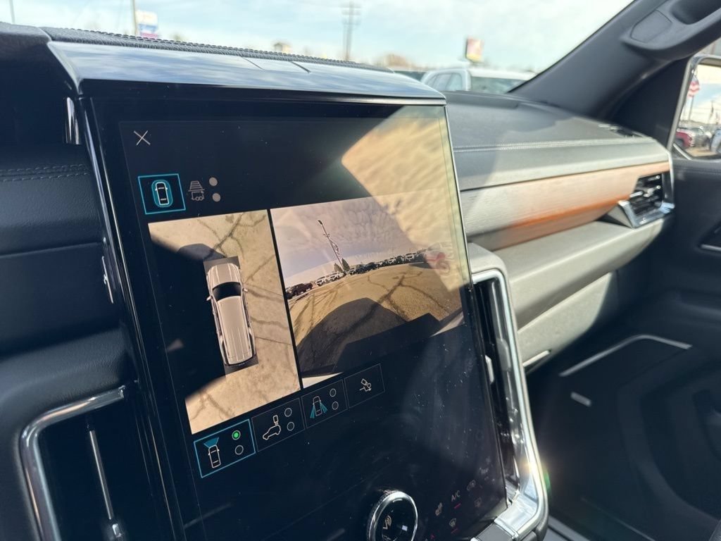 Used 2025 GMC Yukon XL Denali AWD/4WD image 41