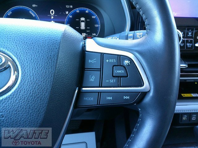 Used 2023 Toyota Highlander Limited image 15