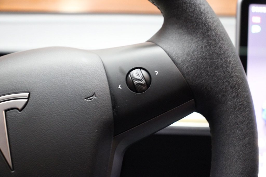 Used 2023 Tesla Model Y Long Range AWD/4WD image 31