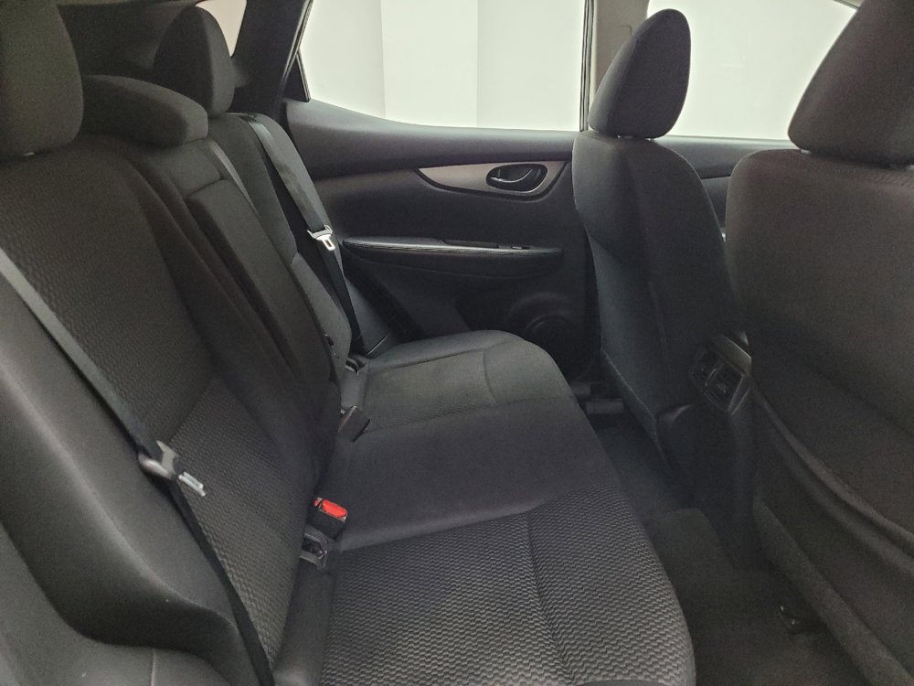 Used 2019 Nissan Rogue Sport S image 19