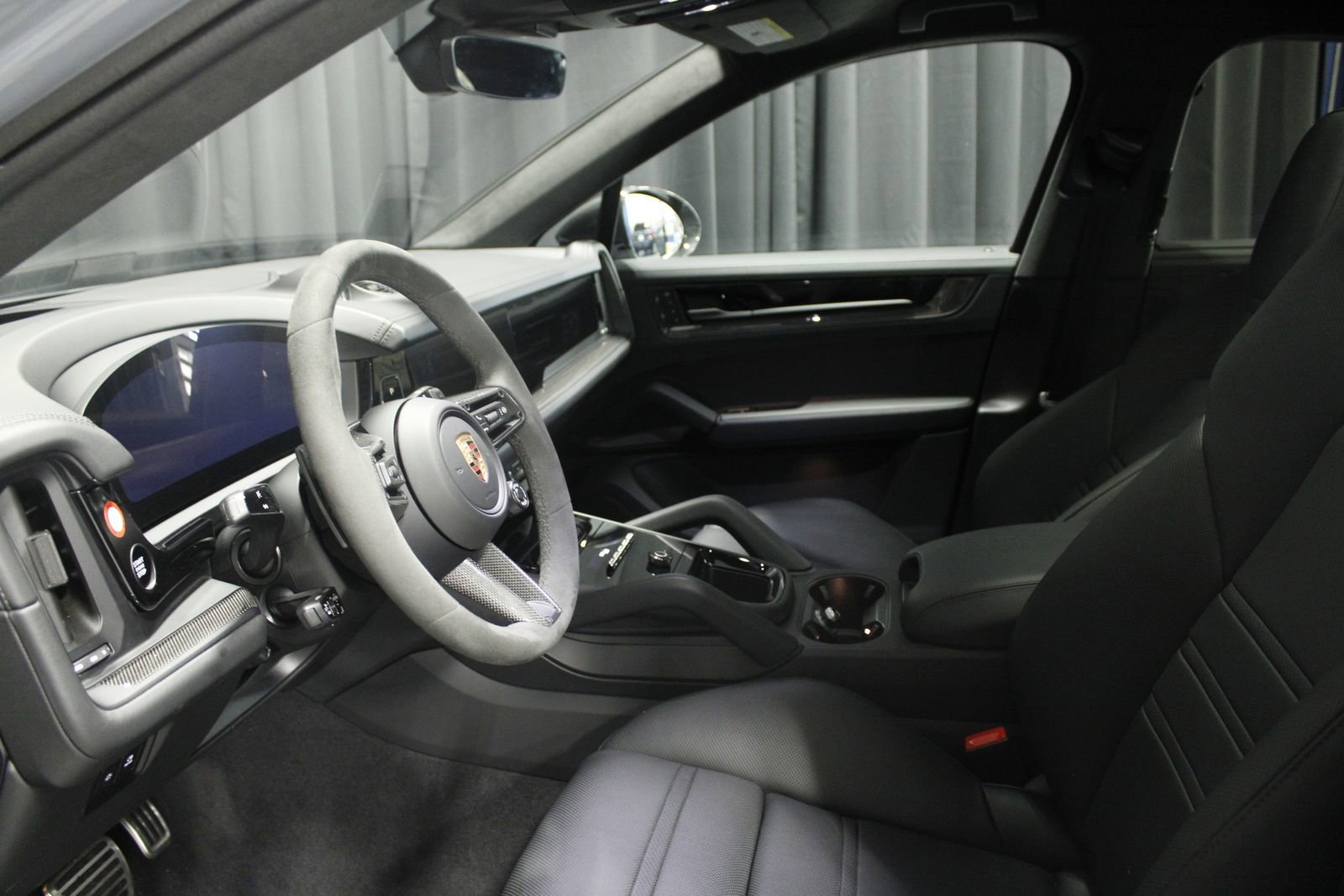 Certified 2025 Porsche Cayenne GTS AWD/4WD image 28