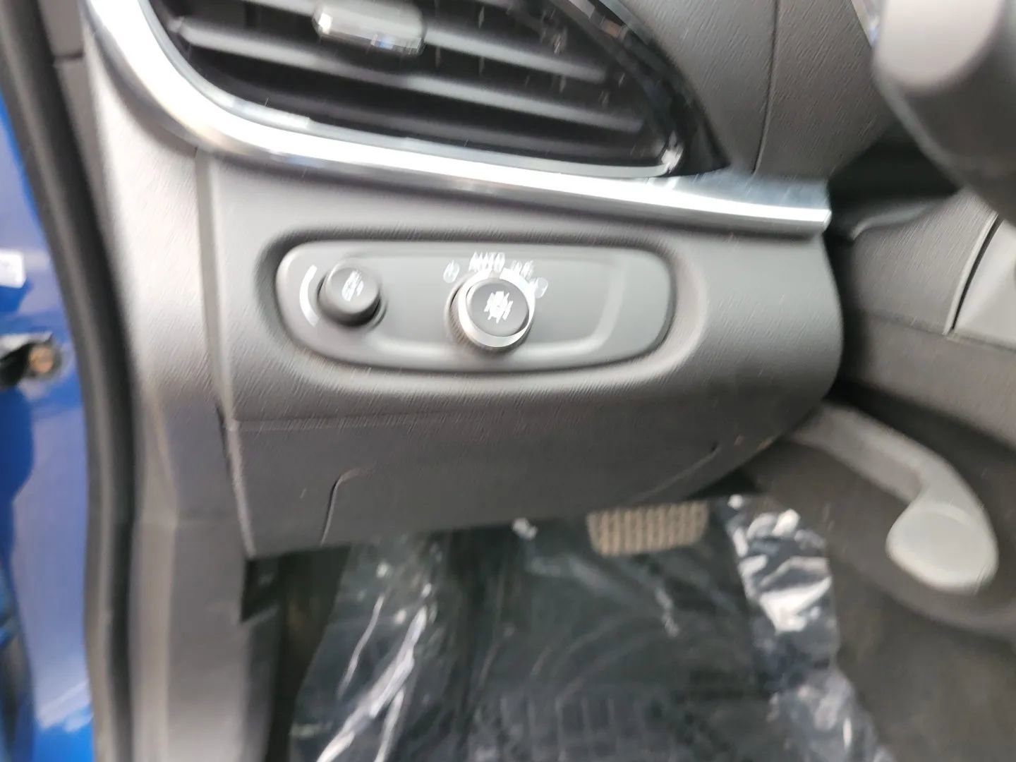 Used 2018 Chevrolet Volt Premier w/ Driver Confidence II Package image 23