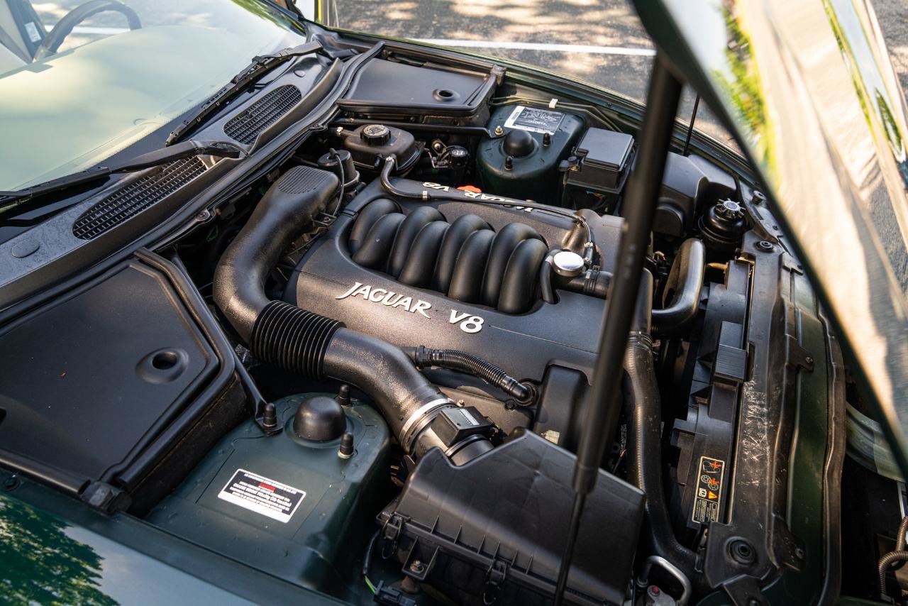 Used 1998 Jaguar XK8 Convertible RWD image 9
