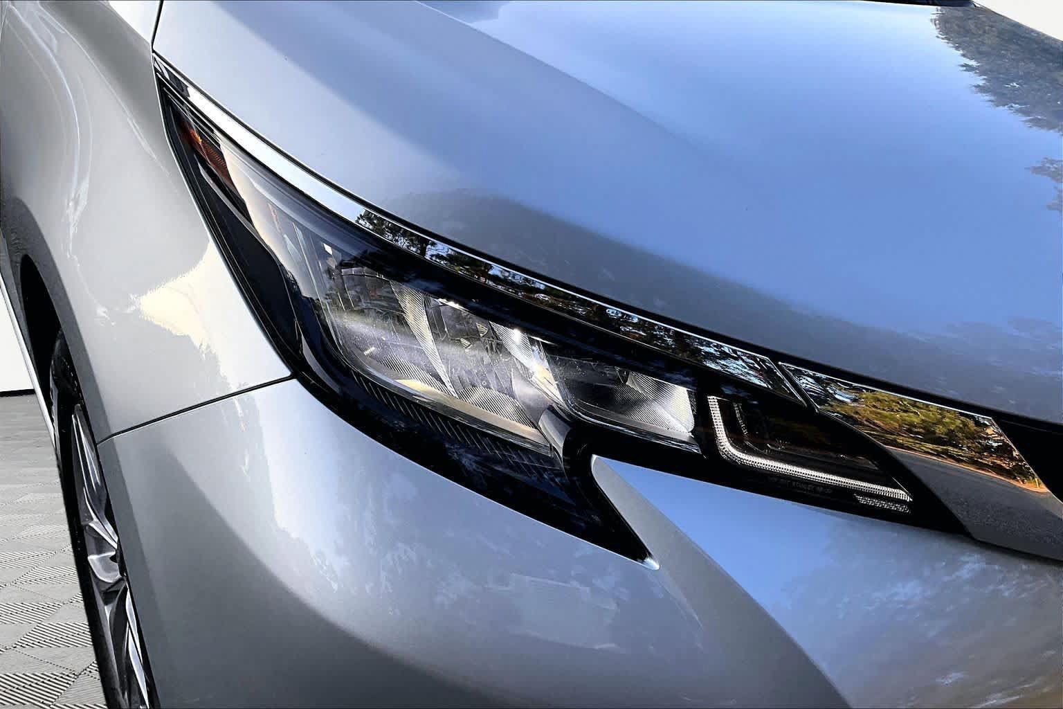 Certified 2023 Toyota Sienna XLE FWD image 28