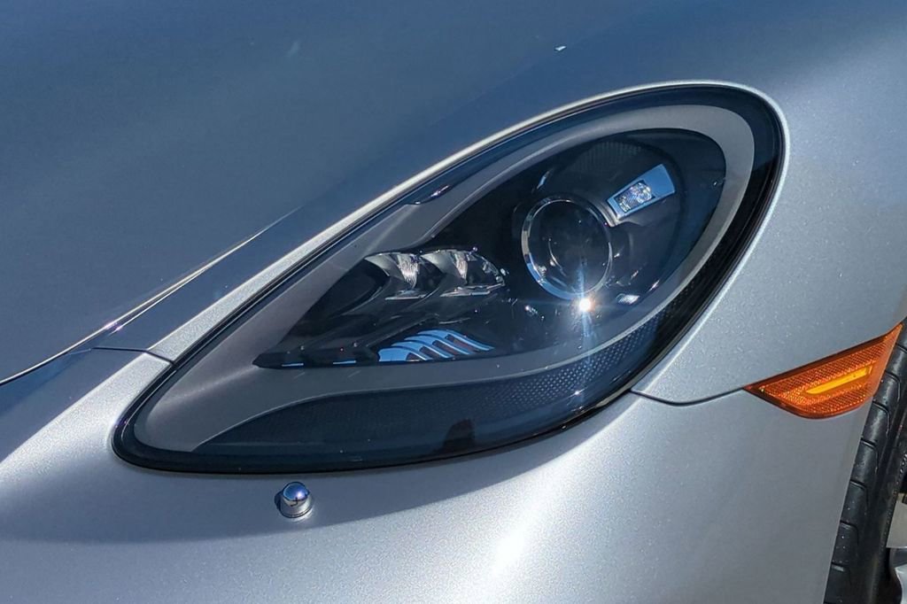 Used 2018 Porsche 718 Boxster image 19