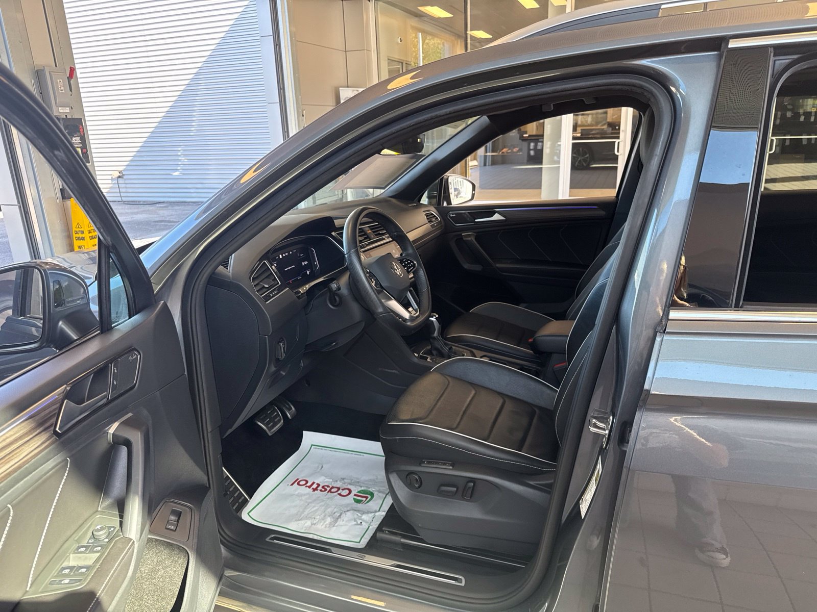 Certified 2024 Volkswagen Tiguan SEL R-Line AWD/4WD image 29