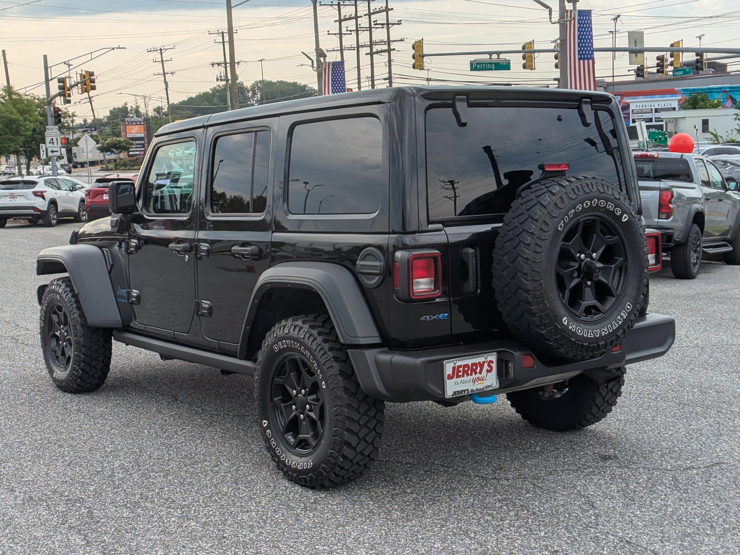 Used 2023 Jeep Wrangler Unlimited w/ Cold Weather Group AWD/4WD image 6