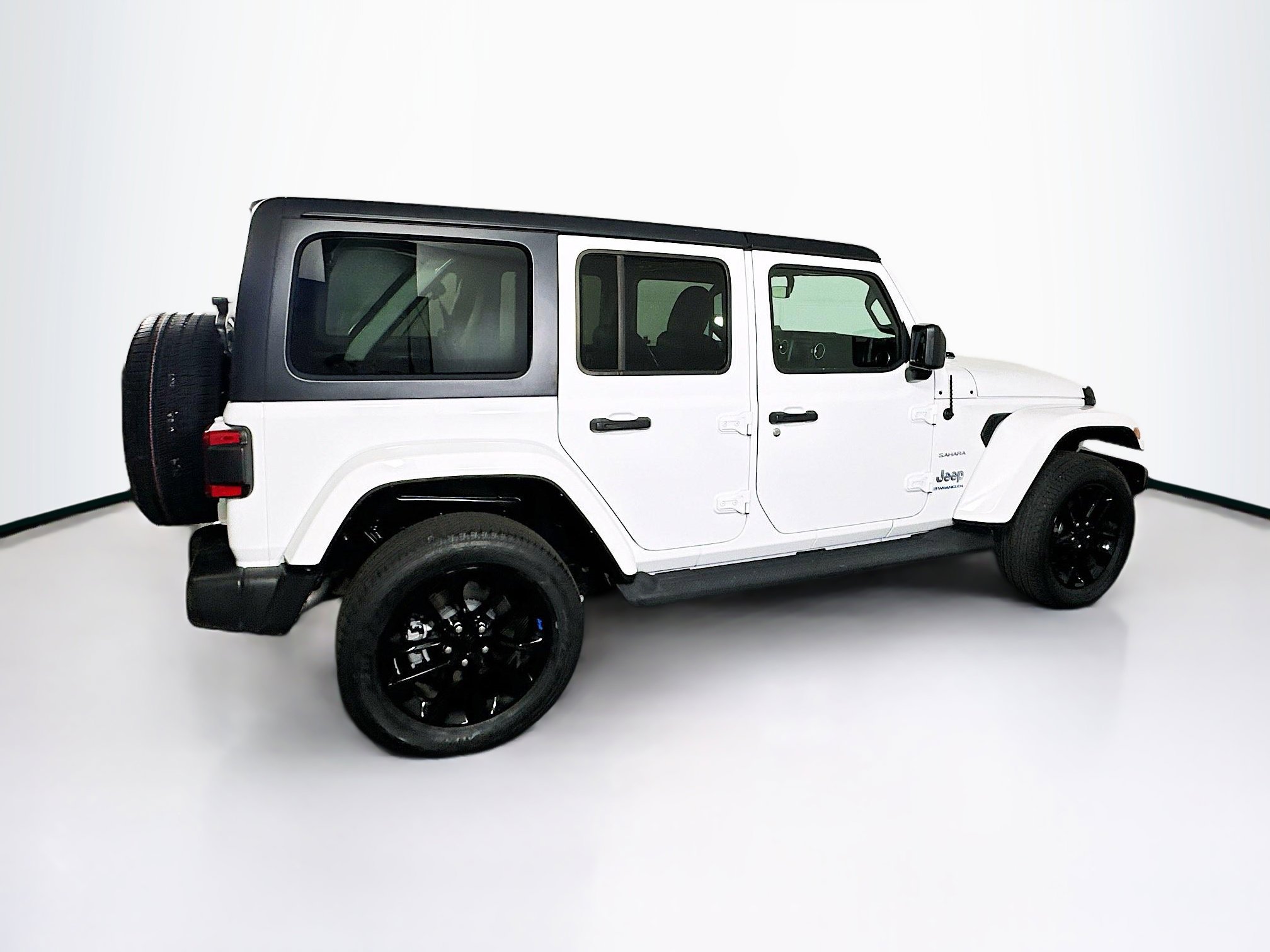 Used 2023 Jeep Wrangler Sahara image 10