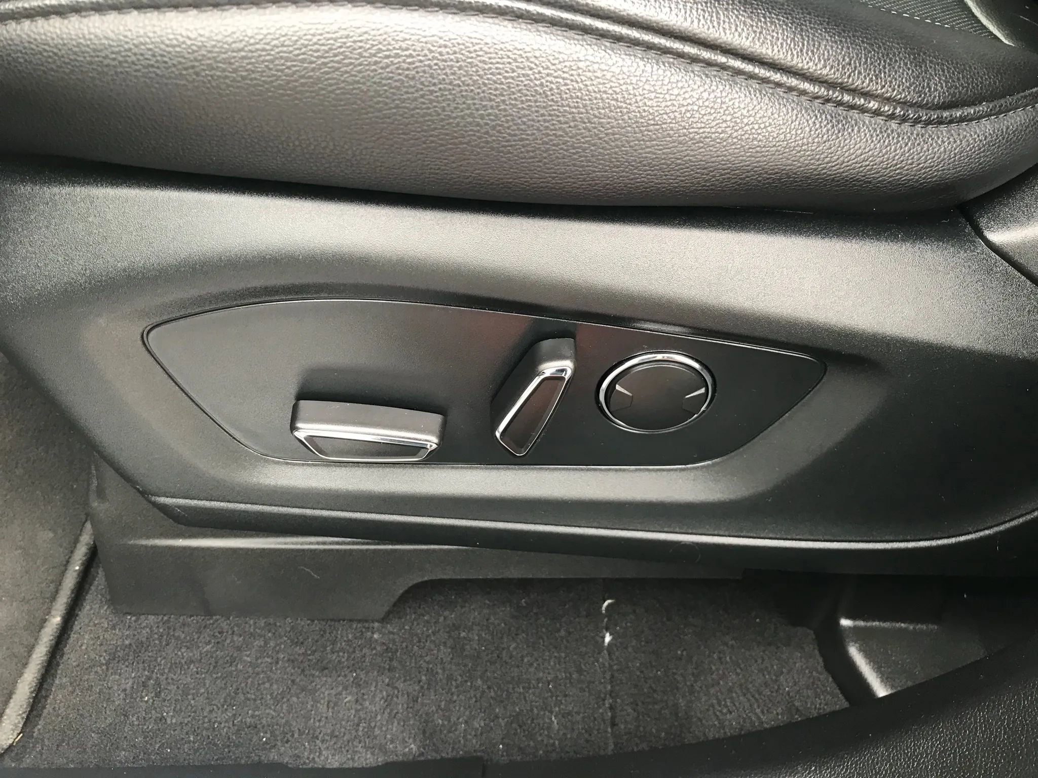 Used 2020 Ford Explorer Limited w/ Class III Trailer Tow Package image 15