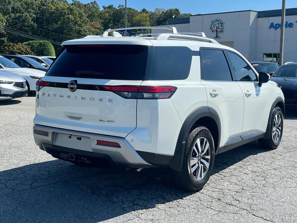 Used 2024 Nissan Pathfinder SL w/ Cargo Package image 3