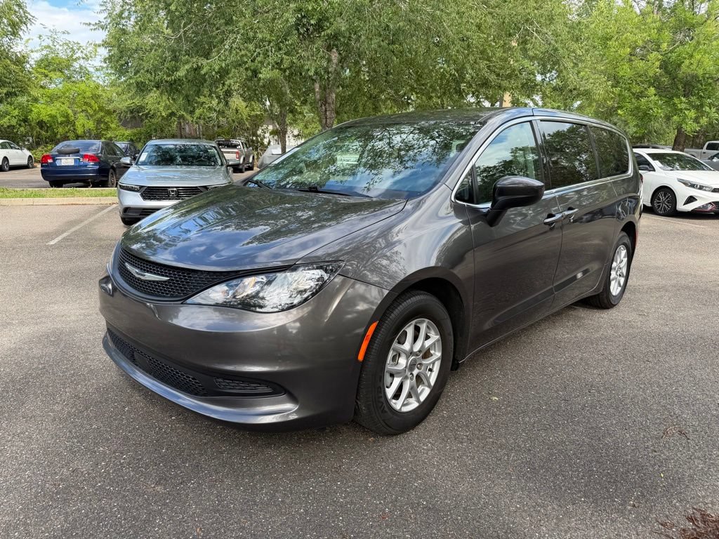 Used 2023 Chrysler Voyager LX FWD image 3