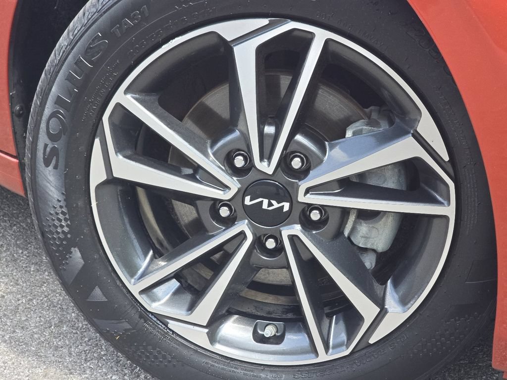Used 2023 Kia Forte LXS w/ LXS Technology Package FWD image 7