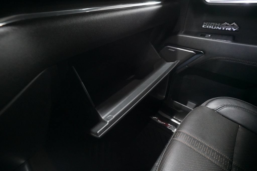 Used 2024 Chevrolet Silverado 1500 High Country w/ Technology Package AWD/4WD image 29