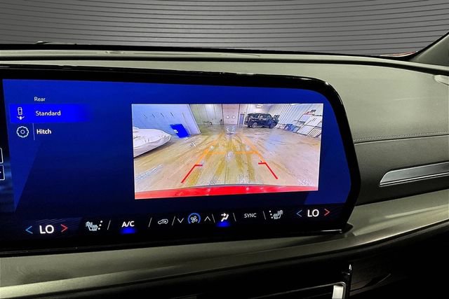 Certified 2025 Chevrolet Traverse LT FWD image 13