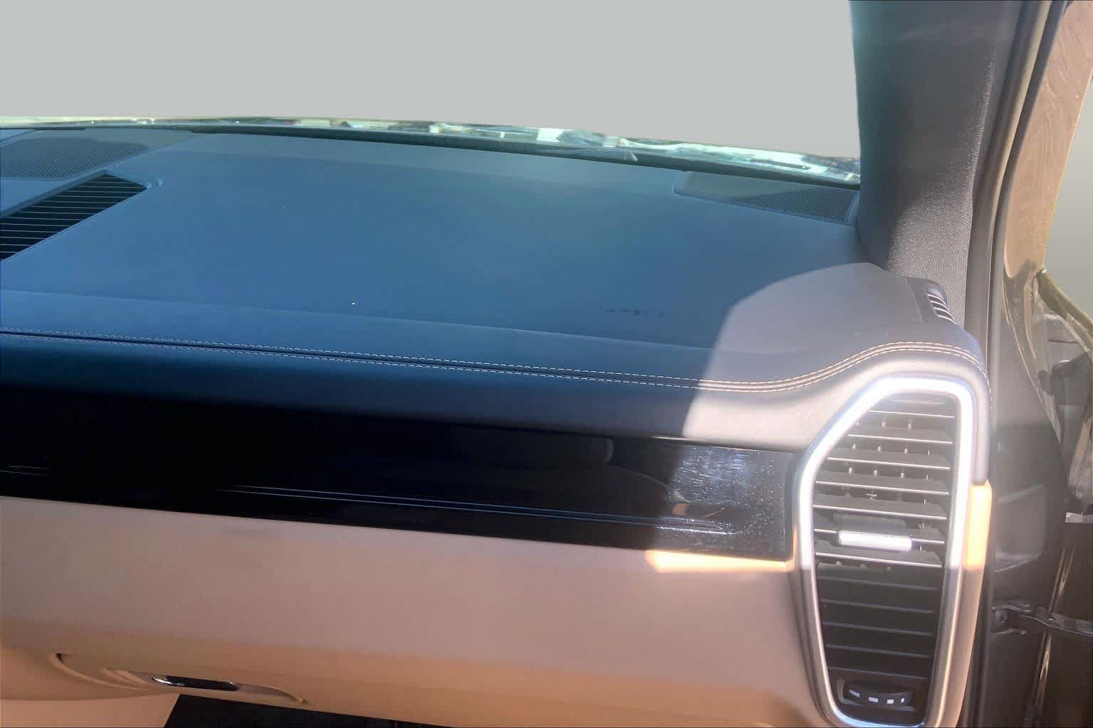 Used 2022 Porsche Cayenne AWD/4WD image 19