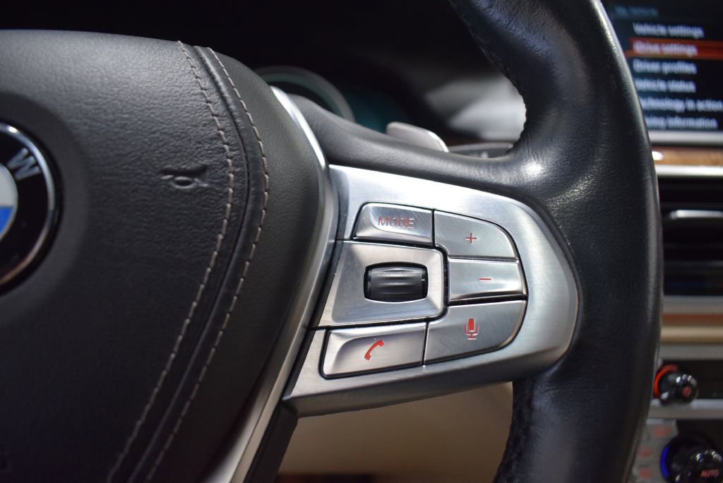 Used 2017 BMW 750i xDrive image 31