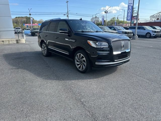 Used 2024 Lincoln Navigator Reserve image 3