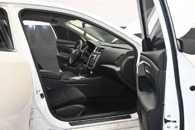 Used 2017 Nissan Altima 2.5 SR w/ Midnight Edition Package FWD image 39