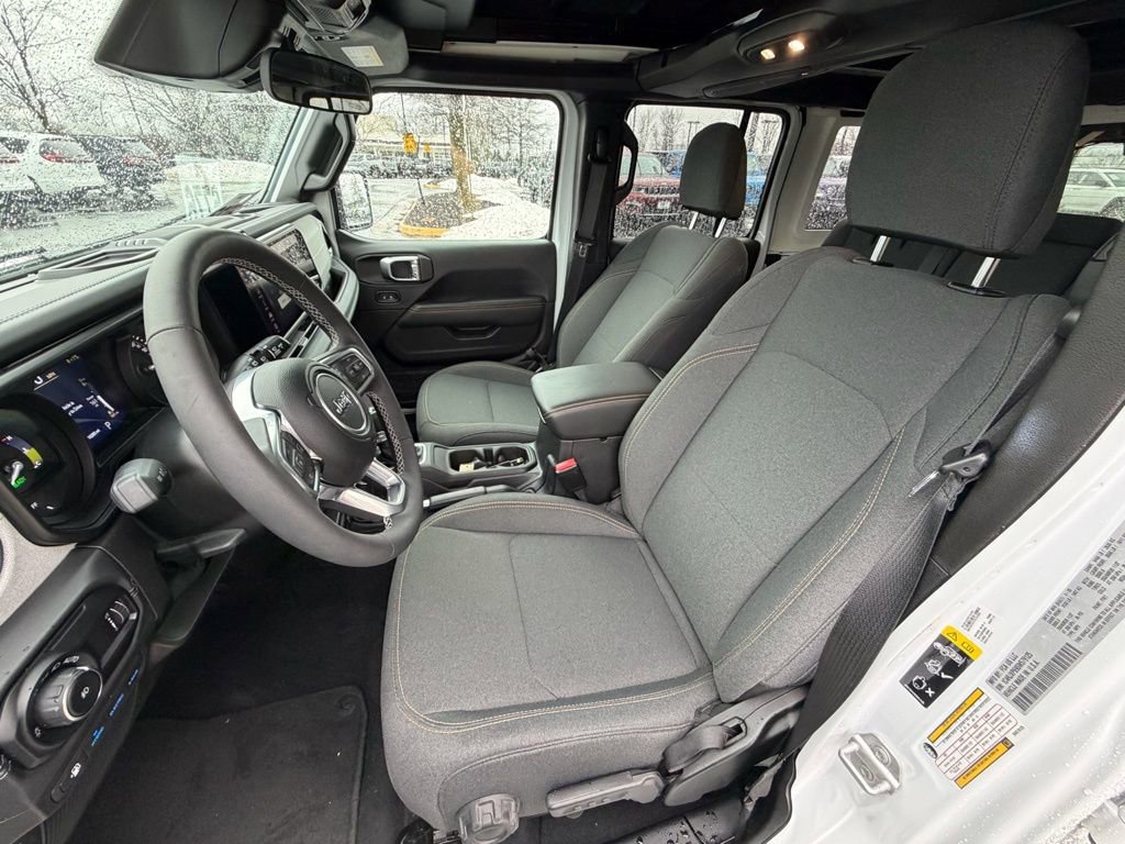 Certified 2025 Jeep Wrangler Unlimited Sahara w/ Safety Group image 21