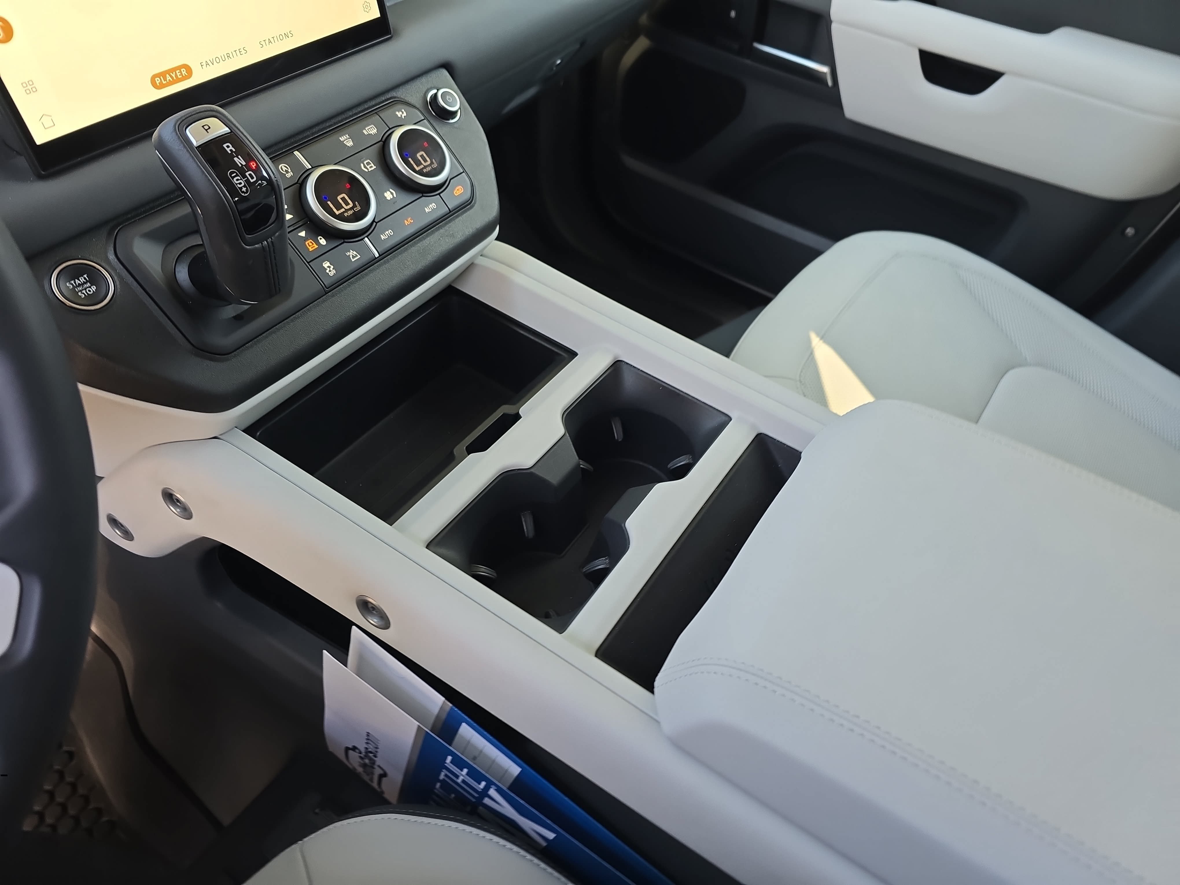 Certified 2025 Land Rover Defender 110 X-Dynamic SE AWD/4WD image 25