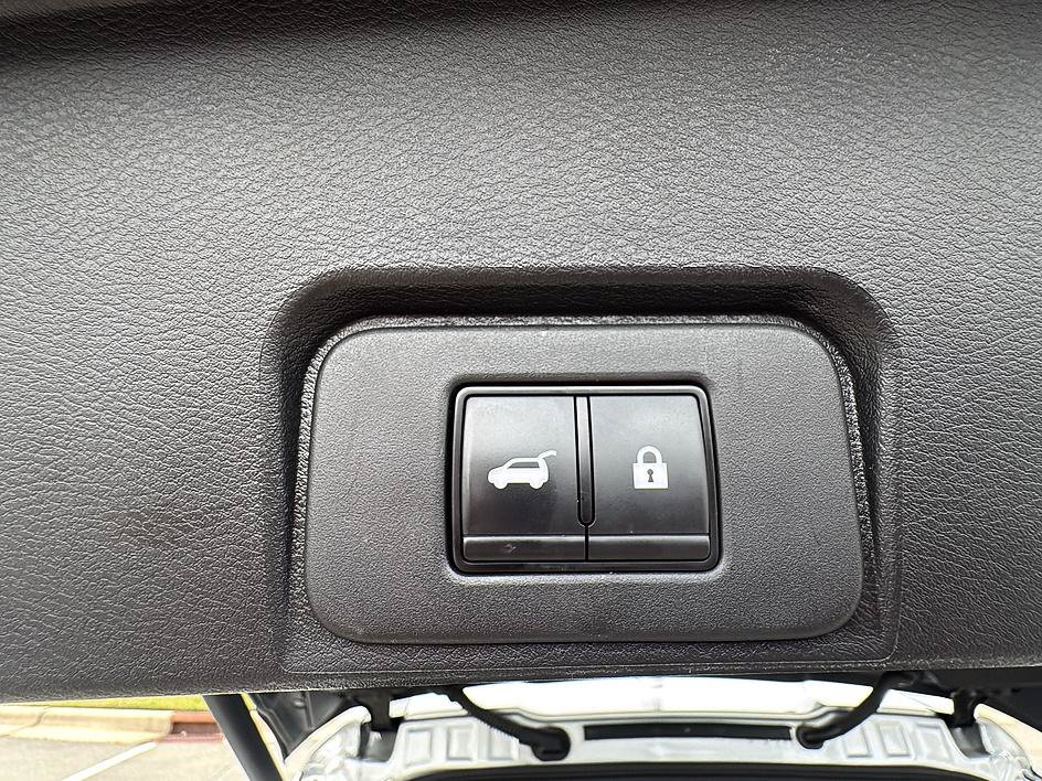 Certified 2025 Nissan Rogue SV AWD/4WD image 39