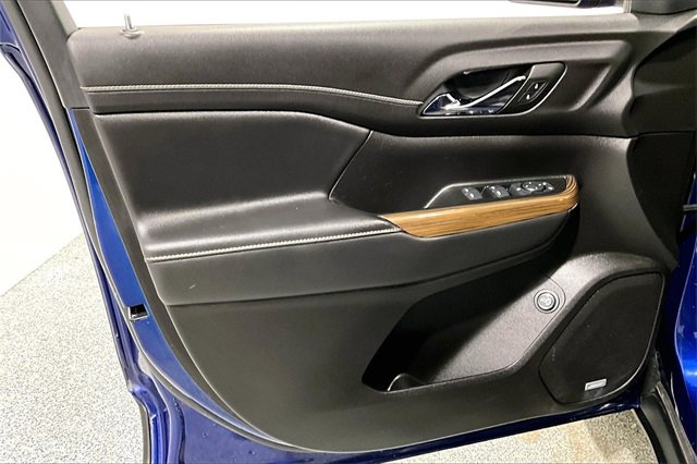 Used 2023 GMC Acadia SLE image 21