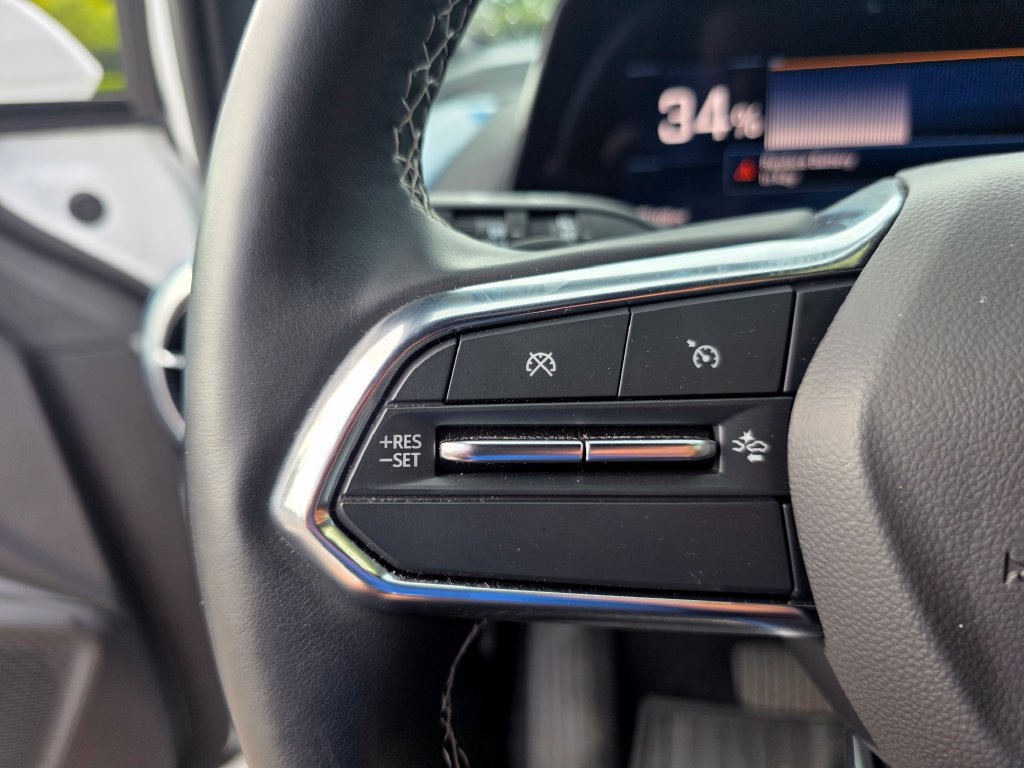 Certified 2024 Chevrolet Equinox EV LT FWD image 23