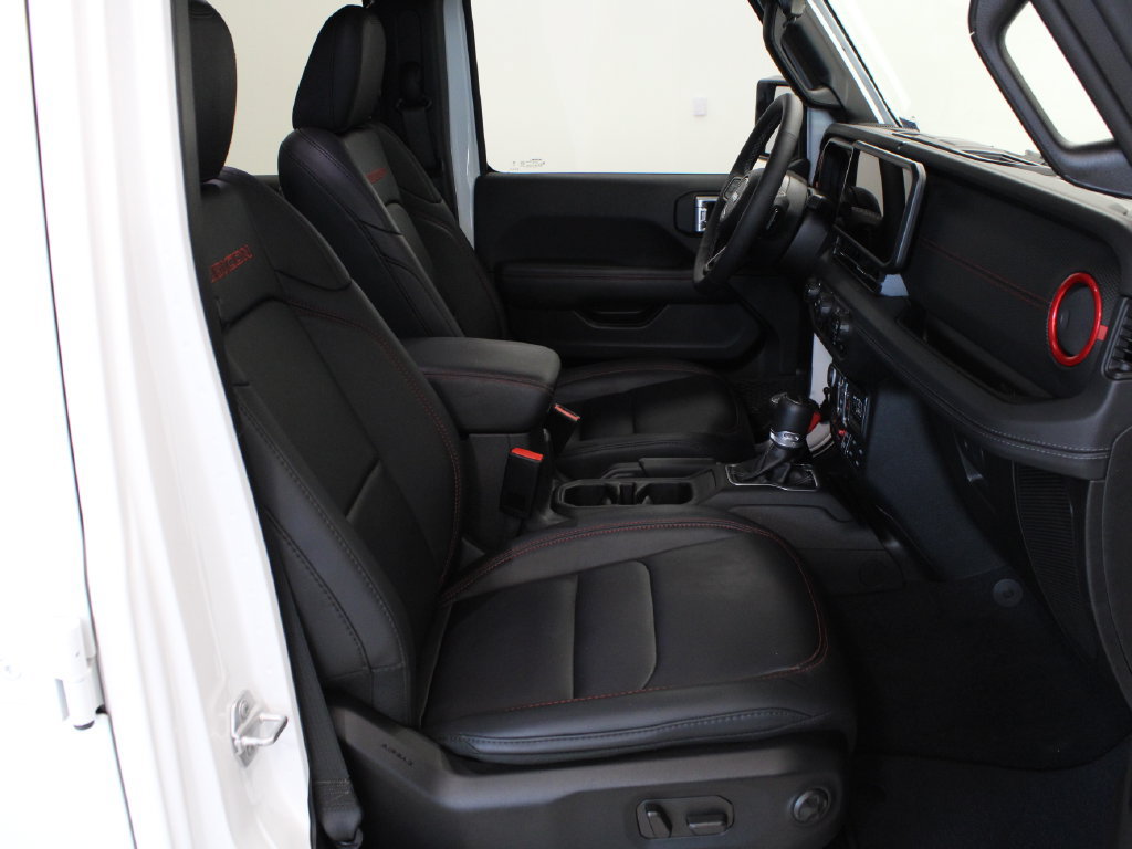 Used 2025 Jeep Gladiator Rubicon w/ Convenience Group AWD/4WD image 15