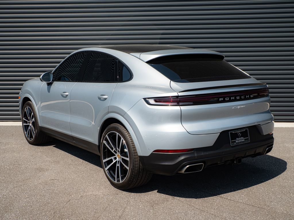 Certified 2024 Porsche Cayenne Coupe AWD/4WD image 3
