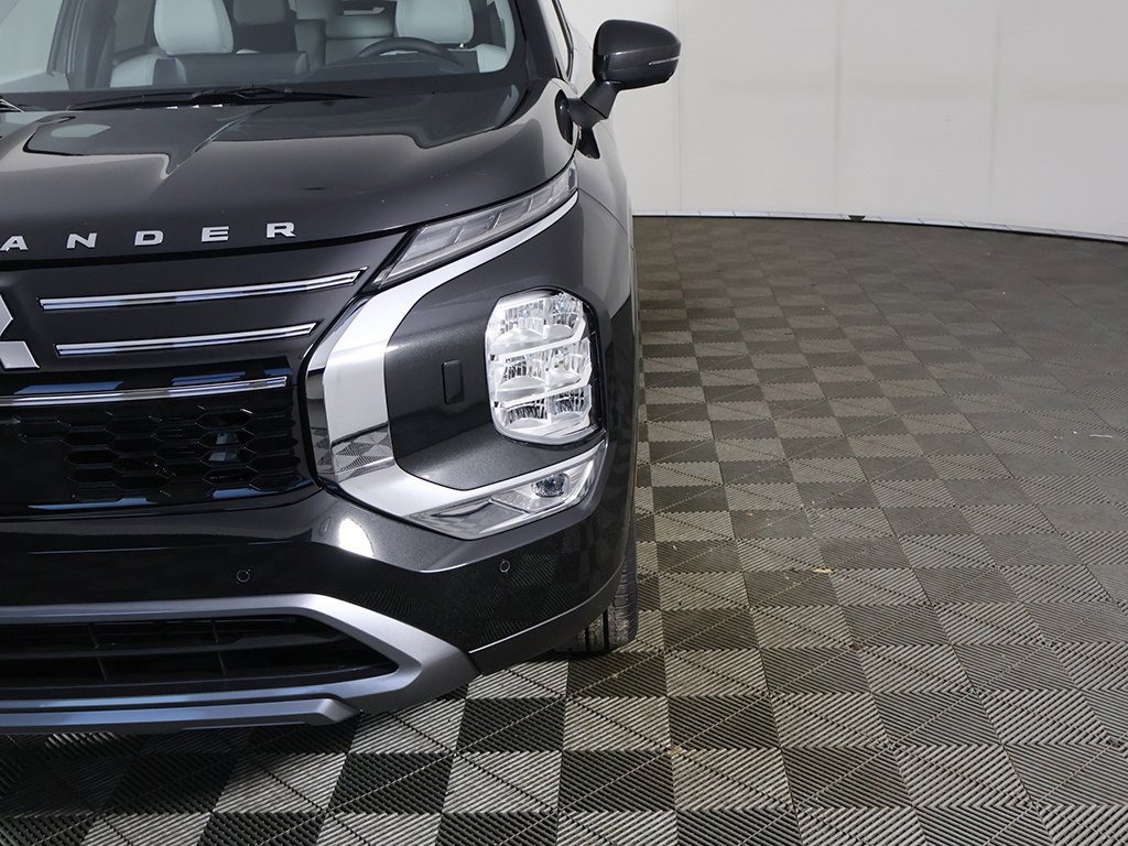 New 2025 Mitsubishi Outlander SE image 17