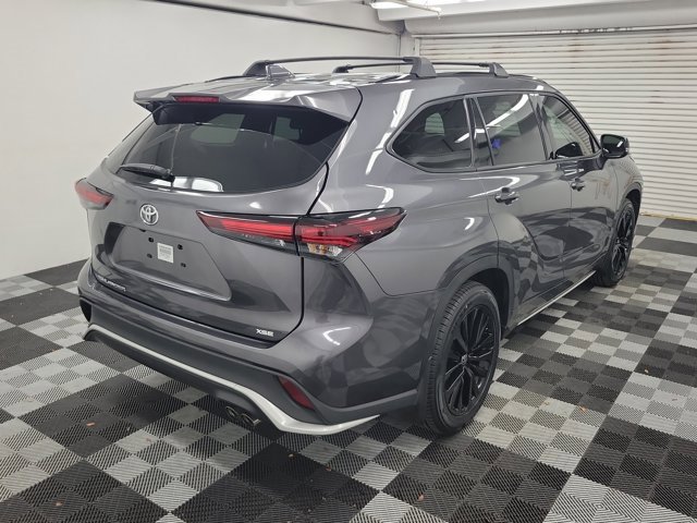 Used 2024 Toyota Highlander LE image 6