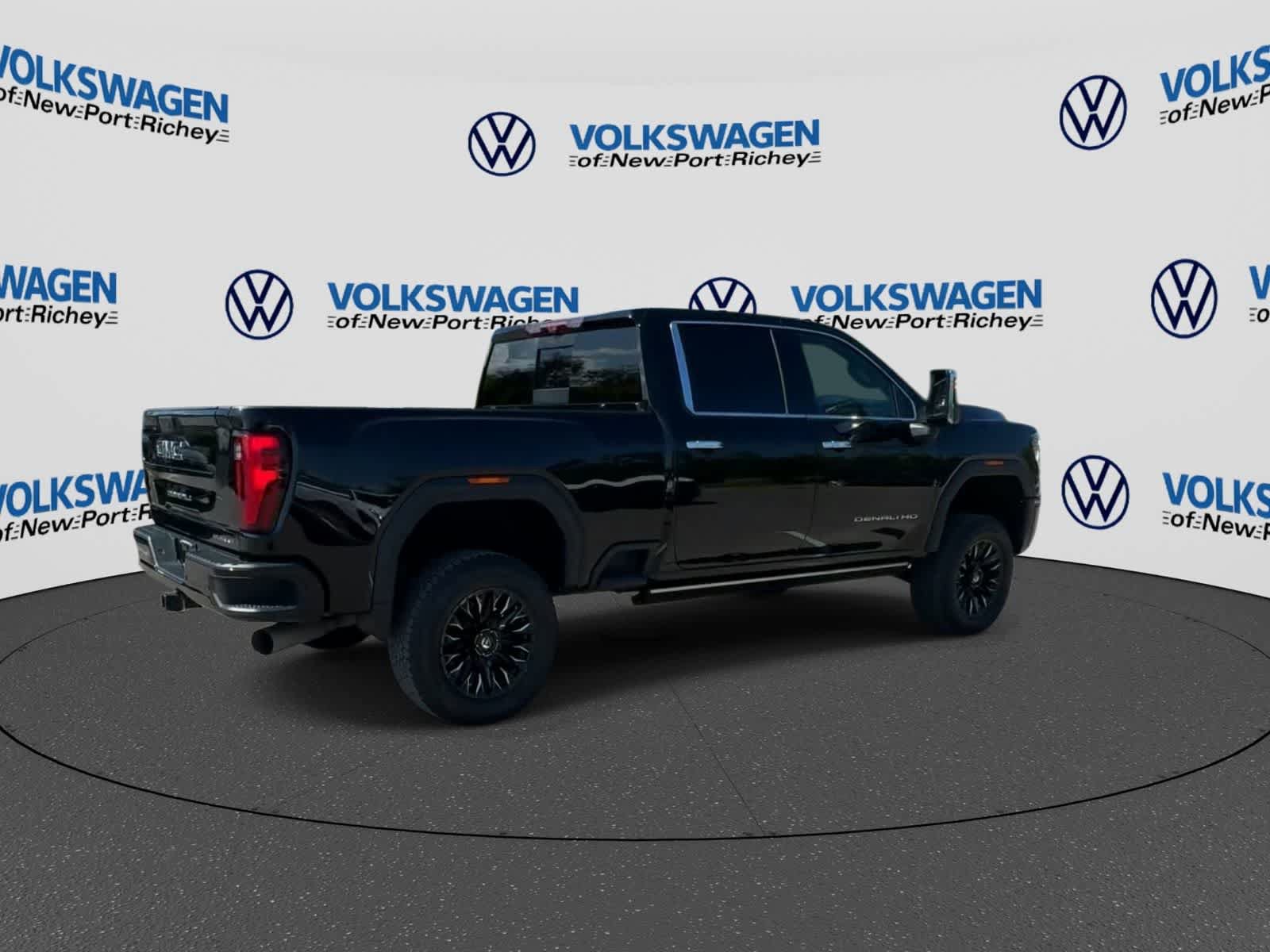 Used 2024 GMC Sierra 3500 Denali Ultimate AWD/4WD image 8