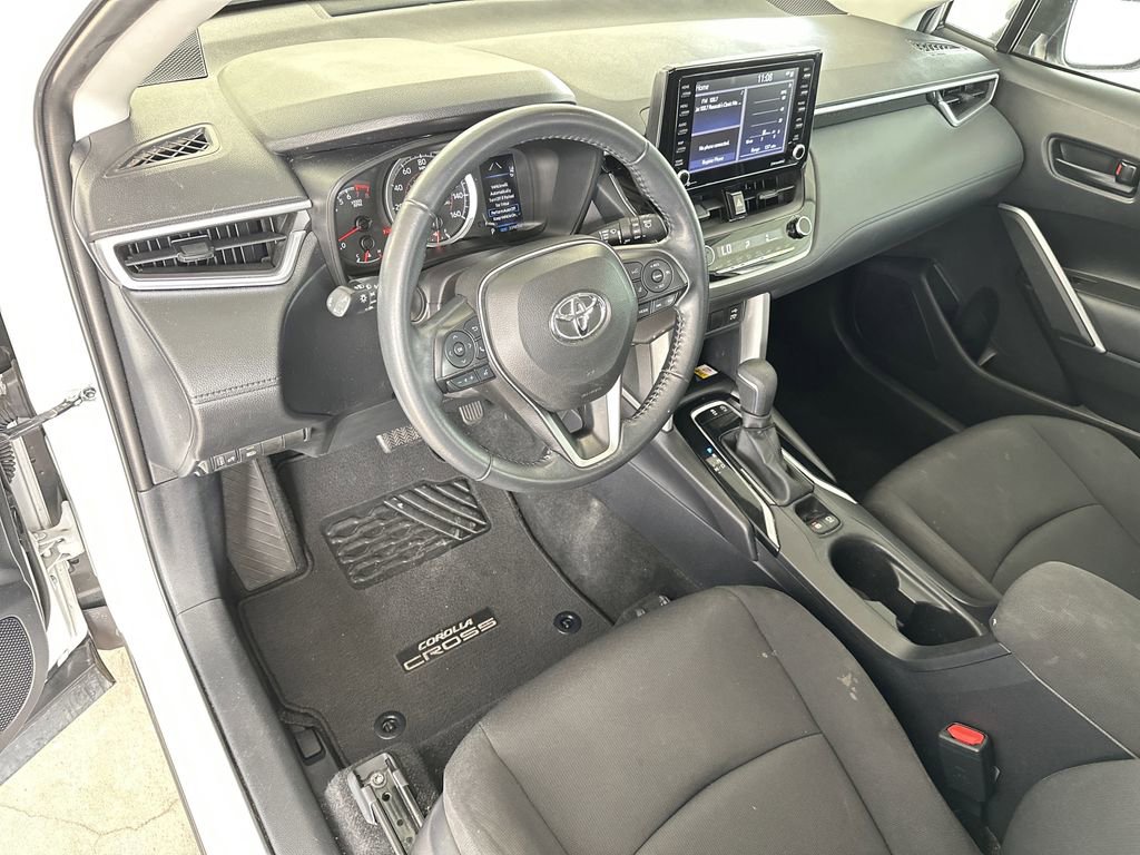 Used 2022 Toyota Corolla Cross LE image 12
