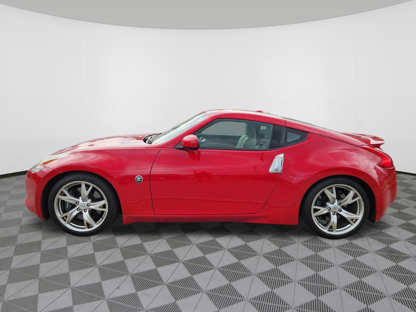 Used 2009 Nissan 370Z Touring w/ Sport Pkg RWD image 5