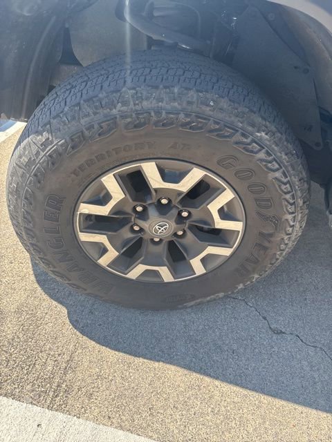 Used 2023 Toyota Tacoma TRD Off-Road w/ Technology Package image 28