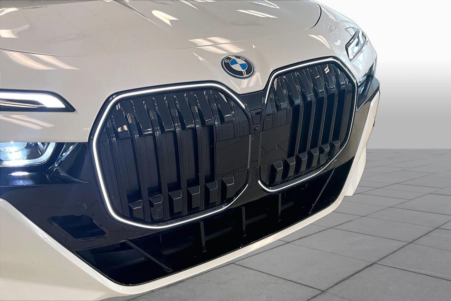 Used 2025 BMW i7 xDrive60 AWD/4WD image 28