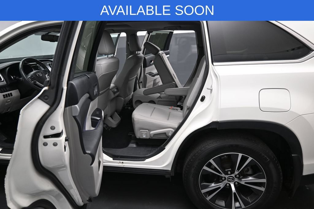 Used 2016 Toyota Highlander XLE AWD/4WD image 26