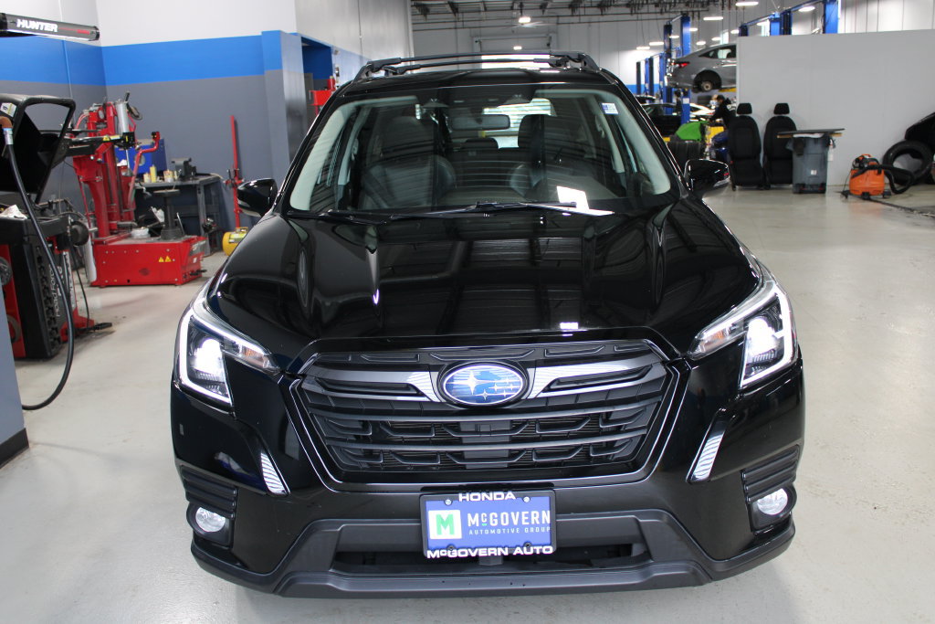 Used 2022 Subaru Forester Limited AWD/4WD image 2