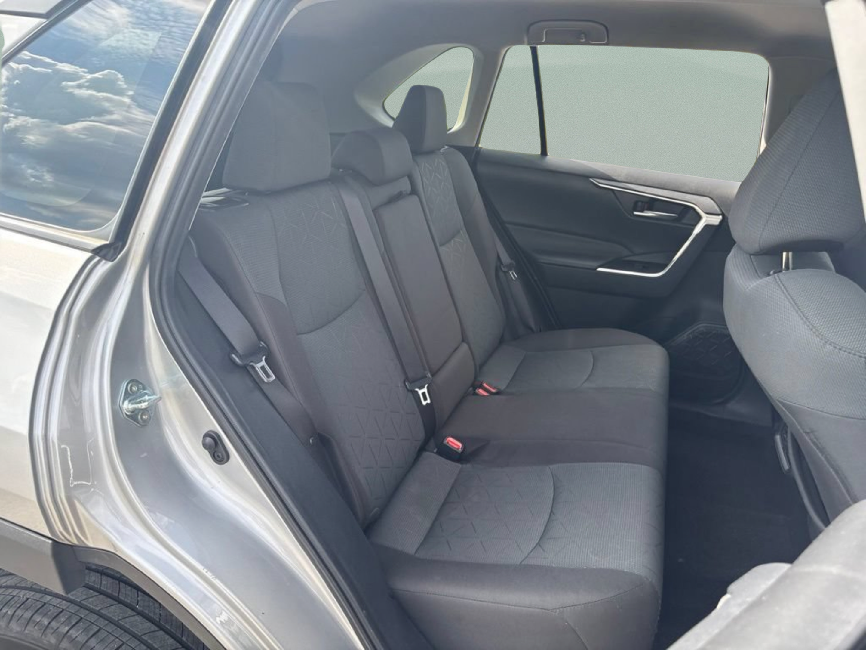 Used 2024 Toyota RAV4 XLE FWD image 21