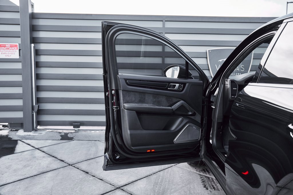 Used 2023 Porsche Cayenne Turbo GT image 33