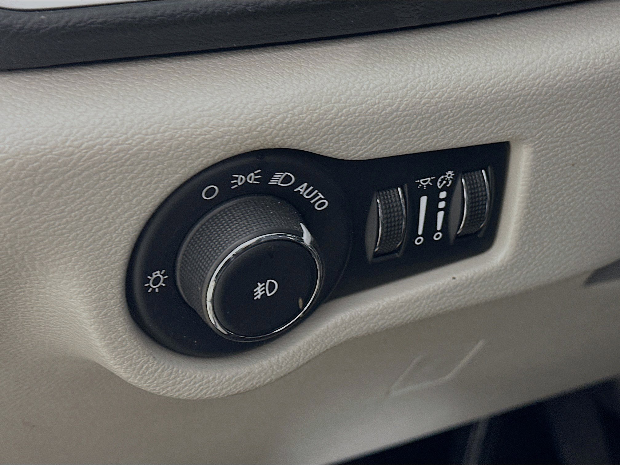 Used 2020 Chrysler Pacifica Touring-L Plus w/ Tire & Wheel Group image 10