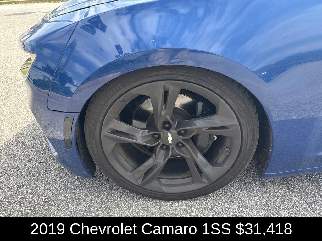 Used 2019 Chevrolet Camaro SS RWD image 9