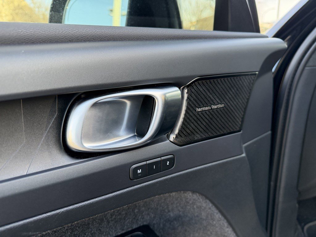 Used 2022 Volvo C40 P8 Recharge Ultimate image 9