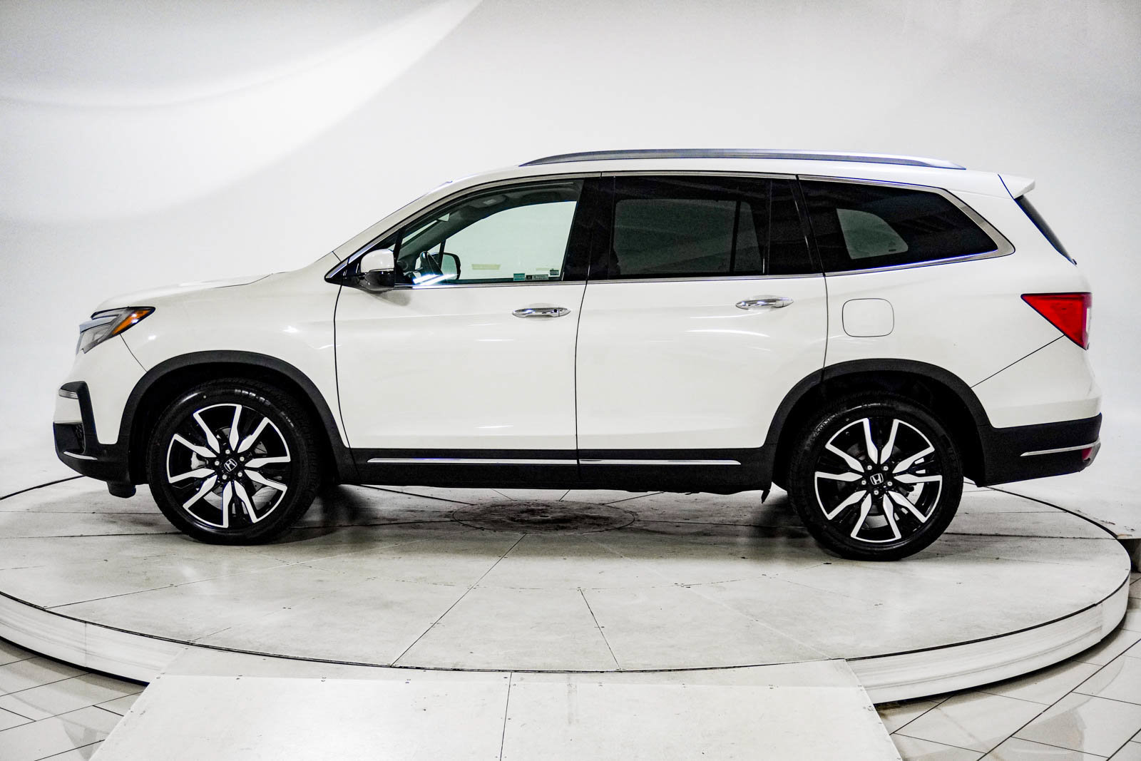 Used 2019 Honda Pilot Touring image 5